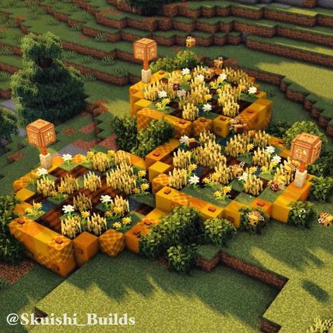 Minecraft Beehive Design, Cute Fall Minecraft Builds, Fall Themed Minecraft Builds, Melon Farm Minecraft Aesthetic, Corn Maze Minecraft, Autumn Minecraft House, Watermelon Minecraft Farm, Autumn Minecraft Builds, Honey Farm Minecraft