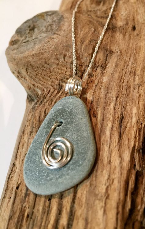 Gem Carving, Seashell Jewelry Diy, Beach Stones Jewelry, Pebble Jewelry, Beach Jewellery, Pebble Pendant, Pebble Necklace, Stone Jewellery, Anniversary Gift For Wife