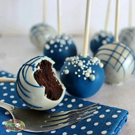 Space Themed Cake, Blue Candy Bars, Themed Cake Pops, Xv Ideas, White Cake Pops, Mitzvah Decor, Baby Deco, Grad Party Decorations, Grad Ideas