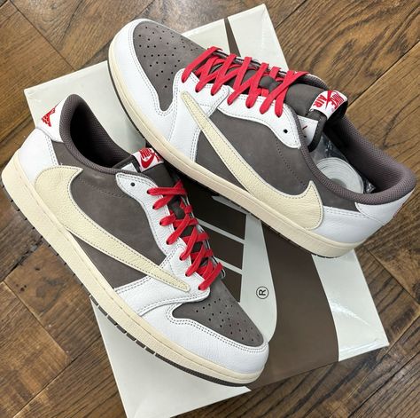 JORDAN 1 RETRO LOW OG SP TRAVIS SCOTT REVERSE MOCHA @sneaker_store.co @Sneaker_store.co SNEAKER STORE CO WHAT+57 (302) 223-8152 - +57 (301) 220-1556 Travis Scott Shoes, Reverse Mocha, Adidas Outfit Shoes, All Nike Shoes, 8 Bits, Sneaker Stores, Adidas Outfit, Jordan 1 Retro, Travis Scott