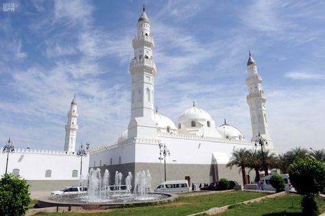 Masjid Quba, Islamic Events, School Vacation, Beautiful Mosques, Allah Islam, Lovely Day, Cheap Flights, 5 Star Hotels, Saudi Arabia