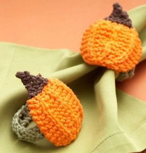 Thanksgiving table decor has never been this cute. Whip up a few of these pumpkin napkin rings for a thoughtful host or hostess gift! Crochet Napkin Rings, Pumpkin Hat Pattern, Pumpkin Napkin, Halloween Knitting Patterns, Crochet Thanksgiving, Sugar N Cream Yarn, Halloween Knitting, Knit Dishcloth Pattern, Thanksgiving Crochet