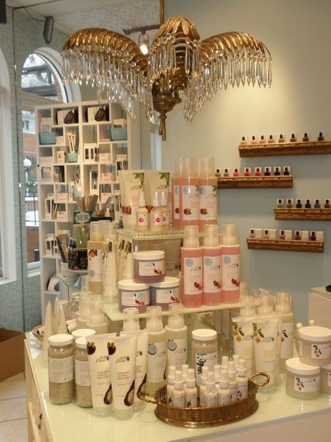 Exclusively ~ Amazing Handmade Natural Body Care Products ... Guest Love It. My Retail Business has Worldwide Success! Spa Retail Display Ideas, Simple Shelves, Barcelona Nightlife, Hotel Barcelona, Flourish Design, Boutique Display, Cosmetic Display, Retail Merchandising, Beauty Boutique