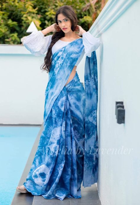 Bathik Saree Designs, Shagun Blouse Designs, Bandhani Lehenga, Grow Eyelashes, Latest Saree Trends, Daily Wear Sarees, Saree Jacket Designs, Elegant Sarees, Saree Ideas