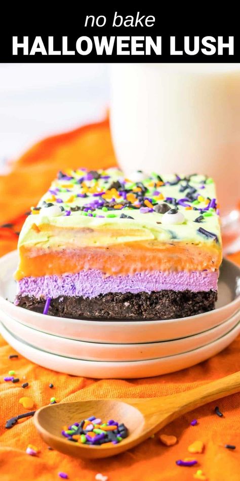 Halloween Lush Halloween Lasagna, Bake Halloween, Dessert Lasagna, Fun Halloween Desserts, Lush Recipes, Homemade Whipped Cream Recipe, Chocolate Wafer Cookies, Candy Eyeballs, Chocolate Lasagna