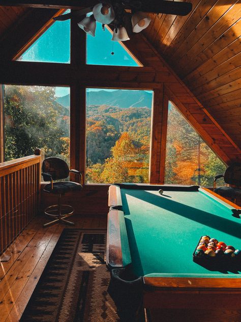 Tennessee Cabin Aesthetic, Gatlinburg Tennessee Fall, Gatlinburg Aesthetic, Girls Mountain Trip, Fall Cabin Aesthetic, Gatlinburg Tennessee Aesthetic, Cabin Trip Aesthetic, Cabin Girls Trip, Gatlinburg Bachelorette