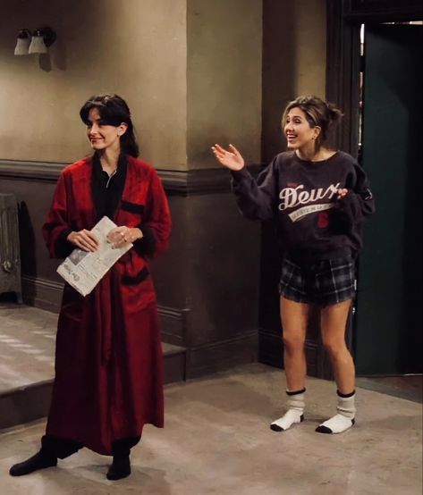 Friends Cast Aesthetic, Friends Rachel Outfits, Emily Ratajkowski Outfits, Friends Outfit, Friends Scenes, Friends Cast, Monica Geller, Friends Moments, Outfit Collage