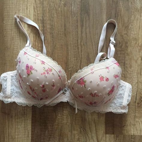 Cute Bra Aethstetic, Coquette Bras, Cute Bras Aesthetic, Coquette Bra, Cutecore Fashion, Aesthetic Hacks, Pretty Bras, Cute Bras, Cute Lingerie