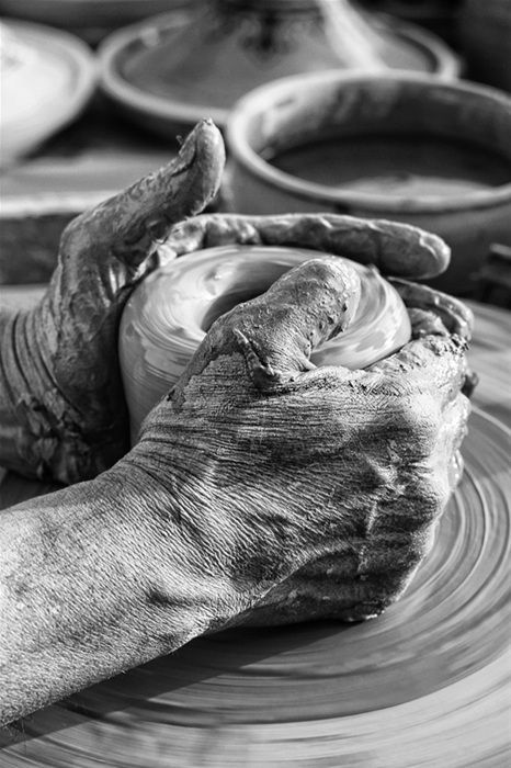 #handmade #handmadetipe #theheartway #designboom #designinspiration #homewareproducts #homewareinspiration #Iloveit #ceramic #handmadeceramics Hand Photography, Hand Reference, Foto Art, Pottery Wheel, Black White Photos, Photography Inspo, White Photography, Black And White Photography, Photography Inspiration