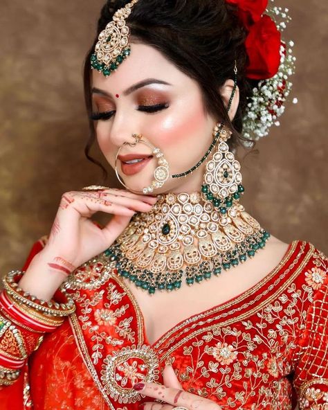 New Dulhan Pose, Bridal Makeup Pictures, Bride Fashion Photography, Bridal Makeup Videos, Indian Bride Photography Poses, Indian Bride Makeup, Bridal Blouses, Bride Photos Poses, Bridal Makeup Images