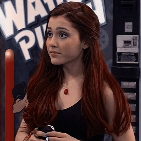 Robbie Victorious, Cat Valentine Icons, Cat Valentine Outfits, Ariana Grande Red Hair, Ariana Grande Cat, Valentines Hairstyles, Cat Valentine Victorious, Emily Taylor, Jade West