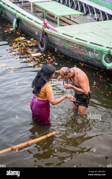 River Bath Women, Ganga Snan Women, River Bath, Ganga River, Comic Book Frames, Indian Navel, Desi Hot, Hema Malini, Hot Dresses Tight