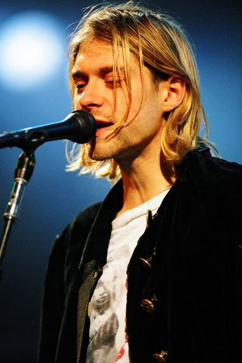 Kurt Cobain Style, Kurt Cobain Photos, Frances Bean Cobain, Donald Cobain, Rock Hairstyles, Nirvana Kurt Cobain, Nirvana Kurt, Aria Montgomery, Dave Grohl