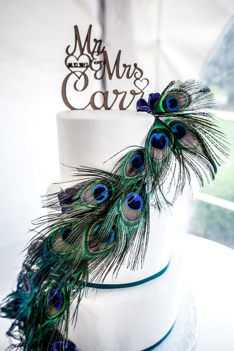 Elegant Peacock Wedding Theme, Peacock Birthday Party Decorations, Peacock Cake Ideas, Peacock Theme Cake, Peacock Wedding Decor, 1920s Wedding Cake, Peacock Wedding Decorations, Feather Wedding Cake, Peacock Theme Wedding