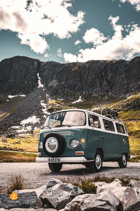 Combi Hippie, Vintage Volkswagen Bus, Vw Wagon, Volkswagen Beetle Vintage, Vw Combi, Airplane Wallpaper, Vintage Vw Bus, Vw Classic, Combi Volkswagen