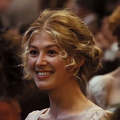 Jane Bennet- Pride and prejudice Jane Pride And Prejudice Rosamund Pike, Jane From Pride And Prejudice, Jane Bennett Hair, Jane Bennet Hair, Jane Bennett Aesthetic, Jane Bennet Aesthetic, Modern Elizabeth Bennet Aesthetic, Rosamund Pike Pride And Prejudice, Pride And Prejudice Hairstyles