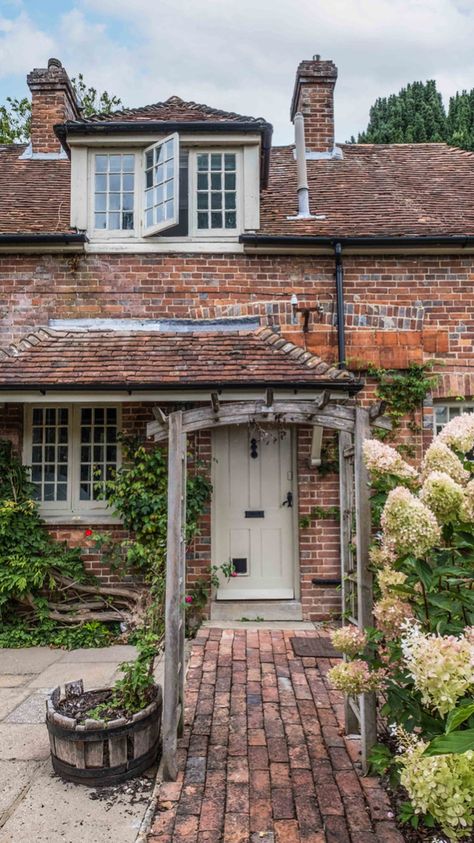 Old English Cottage Exterior, Brick Cottage Exterior, Red Brick Cottage, English Cottage Exterior, French Cottage Garden, English Country House Style, Cottage Extension, English Country Cottages, Movie Bloopers