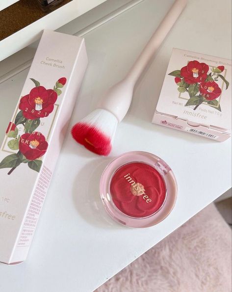 Makeup On Counter Aesthetic, Pretty Makeup Products Aesthetic, Fancy Makeup Products, Kawaii Makeup Products, Coquette Makeup Products, Pretty Makeup Products, Cute Makeup Products, Kawaii Skincare, Cute Perfume