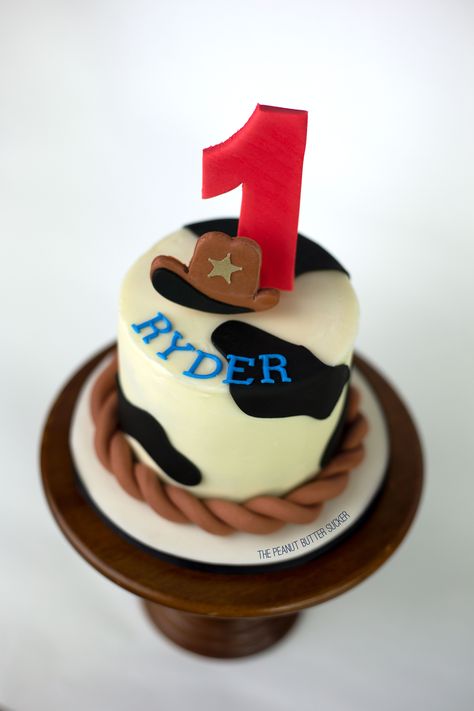 First Birthday Western Theme Cake Smash, Rodeo Themed 1st Birthday Smash Cake, Cowboy Smash Cake Pictures, My 1st Rodeo Smash Cake, Cowboy Theme Smash Cake, Cowboy Themed Smash Cakes, Smash Cake Cowboy, Western Themed Smash Cake, Smash Cake Rodeo