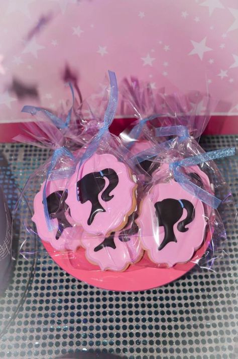 Barbie Biscuits, Barbie Baking, 4th Birthday, Pop Star, Nom Nom, Biscuits, Lunch Box, Baking, Cake