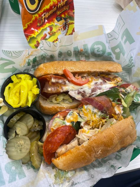 Subway sandwich 🚊🥪 Subway Orders To Try, Subway Tuna Sandwich, Subway Sandwich Order Ideas, Subway Order Ideas, Hot Subs Sandwiches Ideas, Subway Sandwich Aesthetic, Subway Sandwich Ideas, Subway At Home, Publix Subs