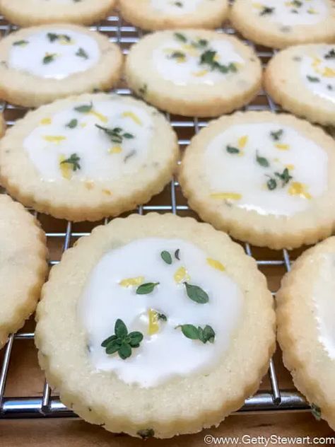 Thyme Cookies, Soup Mix In A Jar, Cookies With Lemon, Mix In A Jar, Dry Mixes, Thyme Recipes, Lemon Icing, Lemon Thyme, Filled Cookies