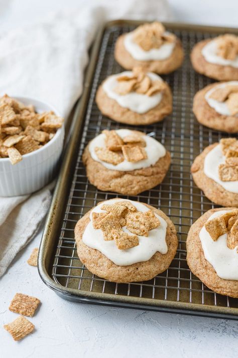 This Crumbl copycat recipe is a soft and chewy cinnamon cookie with a swirl of cream cheese frosting (think cinnamon roll) and topped with a crunchy sprinkle of Cinnamon Toast Crunch cereal. I make these a little smaller than the original for everyday munching. The cinnamon cookies are also delicious unfrosted if you want a less indulgent treat! Crumbl Cinnamon Toast Crunch Cookie, Cinnamon Toast Crunch Icing, Crumbl Cookie Copycat French Toast, Cookie Copycat Recipes, Cinnamon Cookie Recipe, Crumbl Recipes, Cinnamon Toast Crunch Cookies, Crumbl Cookie Copycat, Crumbl Copycat