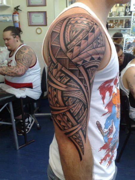 Maori Tattoo Frau, Tattoo Crane, Violet Flower Tattoos, Tato Maori, Maori Tattoos, Polynesian Tattoo Designs, Maori Tattoo Designs, Mens Shoulder Tattoo, Samoan Tattoo