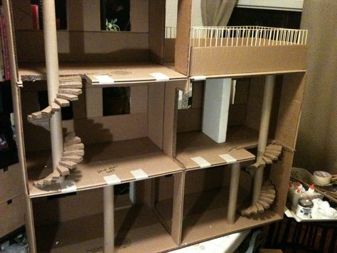 Monster High Dollhouse, Monster High House, Mini Homes, Cardboard Dollhouse, Diy Barbie House, Diy Barbie Furniture, Doll House Plans, Dollhouse Ideas, Cardboard House