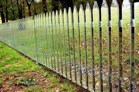 40 Creative Garden Fence Decoration Ideas Garden Mirrors, Outdoor Mirror, Fence Decor, Garden Buildings, Garden Fencing, Fence Design, Garden Fence, Garden Gates, The Grass