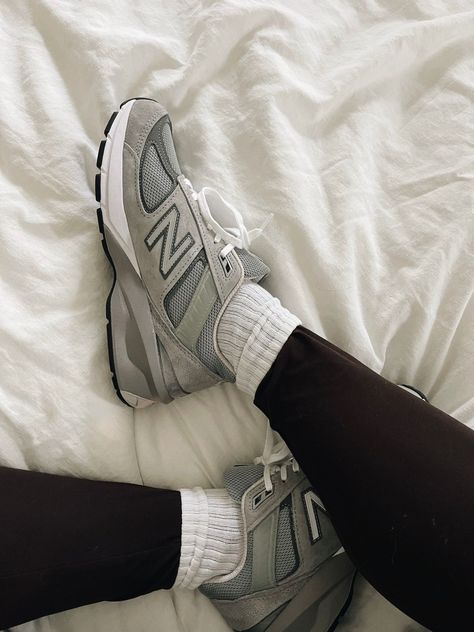 Shoe Aesthetic, New Balance Shoe, Silver Chain Anklet, Pearl Anklet, Sneakers Looks, Cross Chain, Usa Outfit, Aesthetic Shoes, New Balance Sneakers