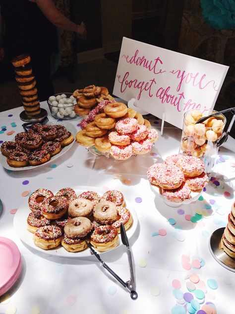 Farewell Dessert Ideas, Donut Farewell Party, Relocation Party Ideas, Farewell Party Food Ideas, Donut Leave Us Party, Donut Goodbye Party, Donut Graduation Party Ideas, Donut Retirement Party Ideas, Donut Forget Us Party