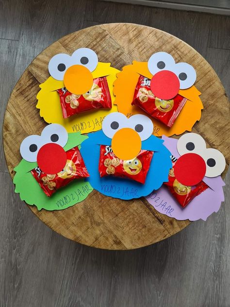 Children Day Takeaway For Kids, Takeaways For Kids, Takeaways For Preschoolers, Mini Gifts Ideas, Candy Gifts Diy, Vibrant Home, Children's Day Gift, Diy Gift Set, Hand Crafts For Kids