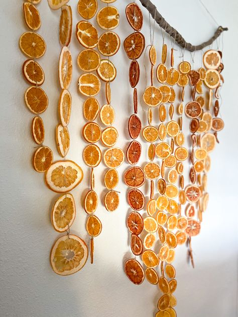 #babyshowerideas #babyshowerthemes #garland #DIYgarland #citrusgarland #diy #christmasdiy #diybanner #citrustheme #fruit #fruitgarland #scandinavian #homedecor #nursery #nurserytheme Citrus Interior Design, Dried Orange Backdrop, Dehydrated Citrus Decorations, Fruit Garland Diy, Orange Peel Mushroom Garland, Orange Garlands, Fall Room Decor Aesthetic Diy, Lemon Garland, Dehydrated Fruit Garland