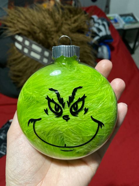 Grinch Face Ornament, Grinch Glass Ornaments, Grinch Christmas Balls Diy Ornaments, Dinosaur Ornament Diy, Grinch Faces, Grinch Ornament, Grinch Crafts, Kids Christmas Crafts Easy, Grinch Christmas Tree