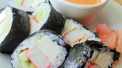 Sushi With Crab, Cream Cheese And Cucumber, Crab And Cream Cheese, Crab Sushi, Sushi Roll Recipes, Easy Sushi, Make Cream Cheese, Sushi Roll, Japanese Dessert