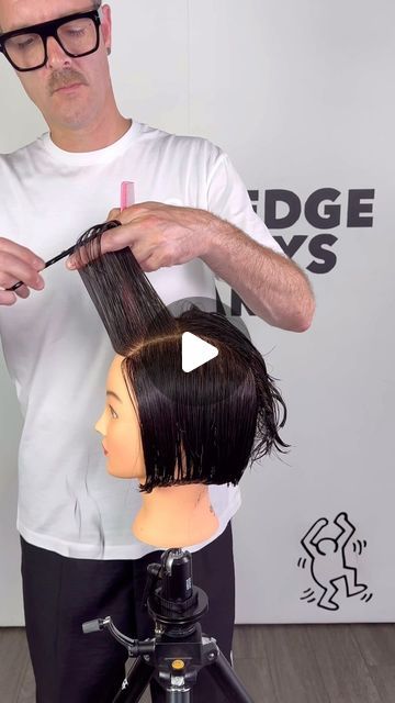 Micro Bob With Curtain Bangs, French Bob Tutorial, Diy Layered Bob, Short French Bob With Fringe, Layered French Bob, French Bob With Fringe, How To Cut Fringe, Box Bob, Fringe Bob