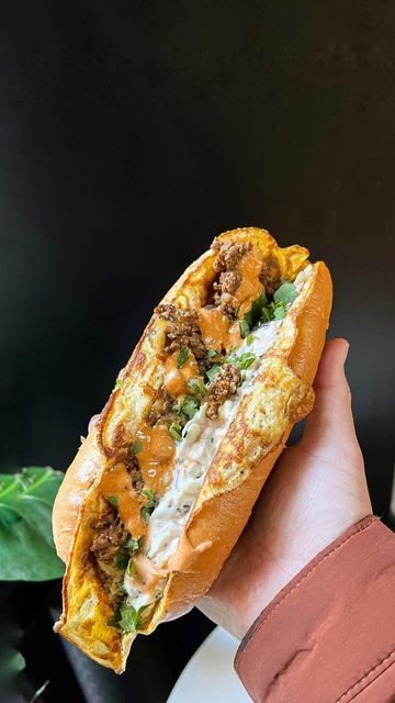 foodbeast on Instagram: "Singapore’s acclaimed omelette sandwich The Roti John found at @ashesburnnitnyc inside @urbanhawker 🔥 Loaded with egg, seasoned beef, cheese, slaw, and a signature sauce! 🤤" Omelette Sandwich, Roti John, Gerobak Dorong, Egg Sandwiches, Singapore, Sandwiches, Sauce, Food And Drink, Cheese