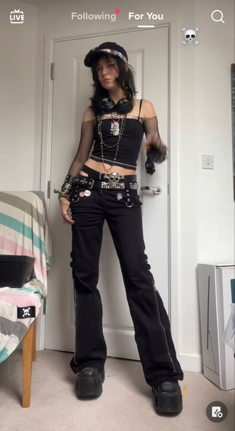 Alternative Pants Outfit, Goth Pants Outfit, Goth Outfits Pants, Punk Outfits Aesthetic, Alt Outfits Aesthetic, Y2k Alternative Fashion, Alternative Photoshoot, Alternative Fashion Indie, Skeleton Clothes