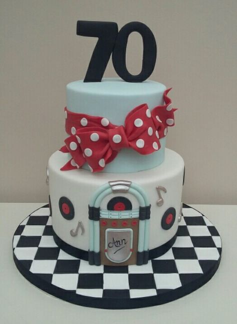 Diner Cake, 50s Cake, Grease Themed Parties, Elvis Cakes, Elvis Birthday, 50s Theme Parties, Retro Birthday Parties, Diner Party, Music Cake