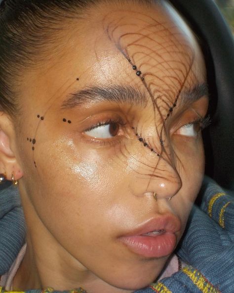 Fka Twigs Makeup Looks, Fka Twigs Makeup, Fka Twigs Red Carpet, Fka Twigs Performance, Fka Twigs Editorial, Blue Lily Lily Blue, Fka Twigs, Dry Eyes, Baddie Makeup