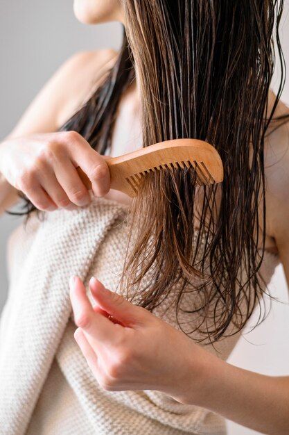 Close-up woman combing hair | Free Photo #Freepik #freephoto #woman #hair #home #brush Shampoo Making, Ayurvedic Shampoo, Herbal Hair Care, Organic Shampoo, Herbal Hair, Coconut Oil Hair, Hair Remedies, Happy Hair, Promotes Hair Growth