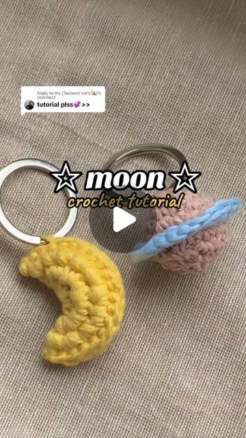 Small Moon Crochet Pattern, Mini Moon Crochet Pattern Free, Moon And Saturn Crochet, Crochet Moon Pattern Free, Cute Crochet Keychain Ideas, Easy Crochet Amigurumi Free Patterns, Easy Quick Crochet Patterns, Crochet Ideas Keychain, Moon Crochet Bag