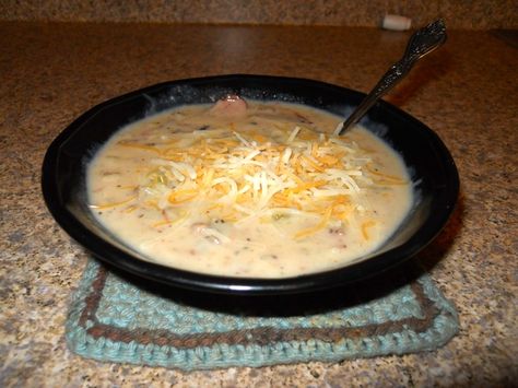 Smoked Brisket Potato Soup - made this with left over Christmas brisket and it was beyond awesome! Brisket Soup, Slow Cooker Baking, Potato Chowder, Leftovers Soup, Creamy Potato Soup, Brisket Recipes, Crockpot Dishes, Smoked Brisket, Savory Soups