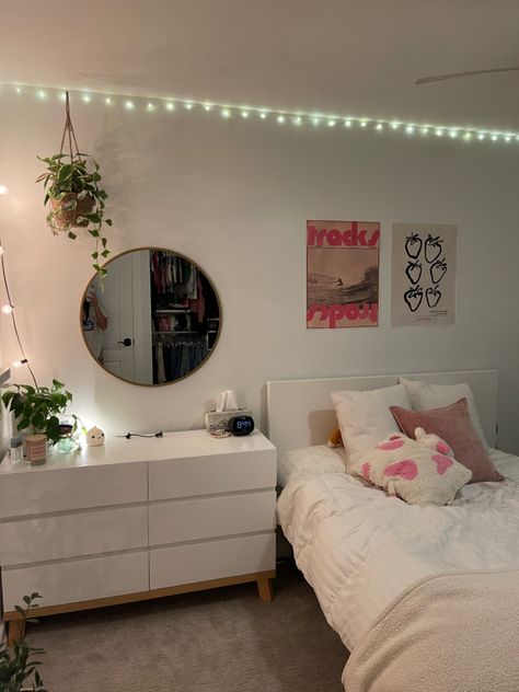 Minimal Teenage Bedroom, Teenage Room Aesthetic Simple, Teenage Minimalist Bedroom, Minimal Room Ideas Aesthetic, Led Lights Inspo Bedroom, Wall Mirror Circle, Dresser Circle Mirror, Small Room Ideas Pink And White, Bedroom With Circle Mirror