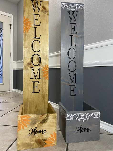 Easy Diy Porch Decor, Welcome Planter, Planter Sign, Chalk Crafts, Welcome Signs Front Door, Wooden Signs Diy, Door Signs Diy, Wooden Welcome Signs, Porch Welcome Sign