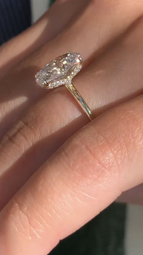 Engagement Ring Oval Moissanite, Hailey Bieber Wedding Ring, Unique Classy Engagement Rings, Hailey Bieber Engagement Ring, Hailey Bieber Ring, Carat Size Guide, 5 Carat Engagement Ring, Diamond Ring Aesthetic, خواتم خطوبة