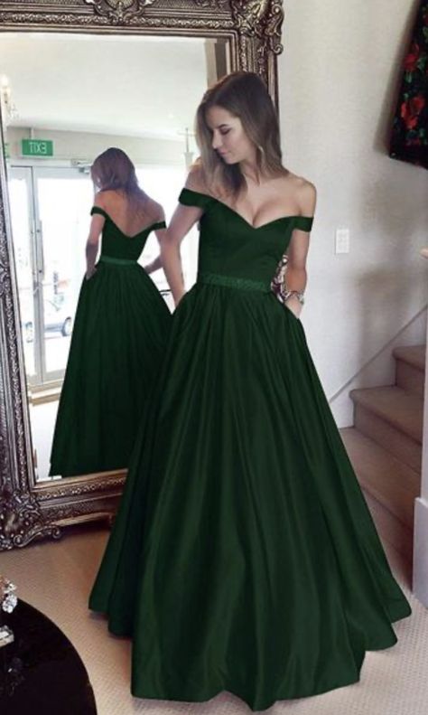 Fancy Long Dresses Formal, Emerald Green Formal Dress Classy, Emerald Green Grad Dress, Emerald Green Dress Formal, Slytherin Prom Dress, Emerald Green Dress Prom, Long Emerald Green Dress, Emerald Green Gowns, Green Dresses Formal