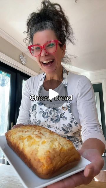 Iléna Tovia on Instagram: "Easy bread recipe. 3 ingredients.  #bread #cheese #recipe #baking #3ingredientsrecipes" Pizza Quick Bread, 3 Ingredient Cheese Bread, 3 Ingredient Cheesy Bread, Easy Cheesy Bread Recipes, Quick Cheese Bread, 3 Ingredient Bread, Homemade Cheese Bread, Easy Cheese Bread, 2 Ingredient Bread