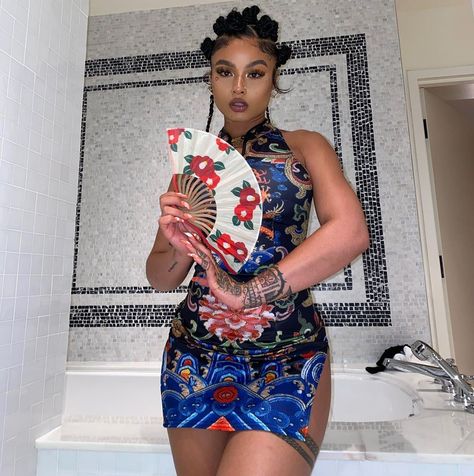 @indialove on Instagram: “I’ll Neva let a bitch lil bow wow Me” Chinese Dress Outfit, Lil Bow Wow, Chinese Style Dress, Glam Photoshoot, Theme Dress, Bow Wow, Photoshoot Themes, Themed Outfits, Photoshoot Outfits